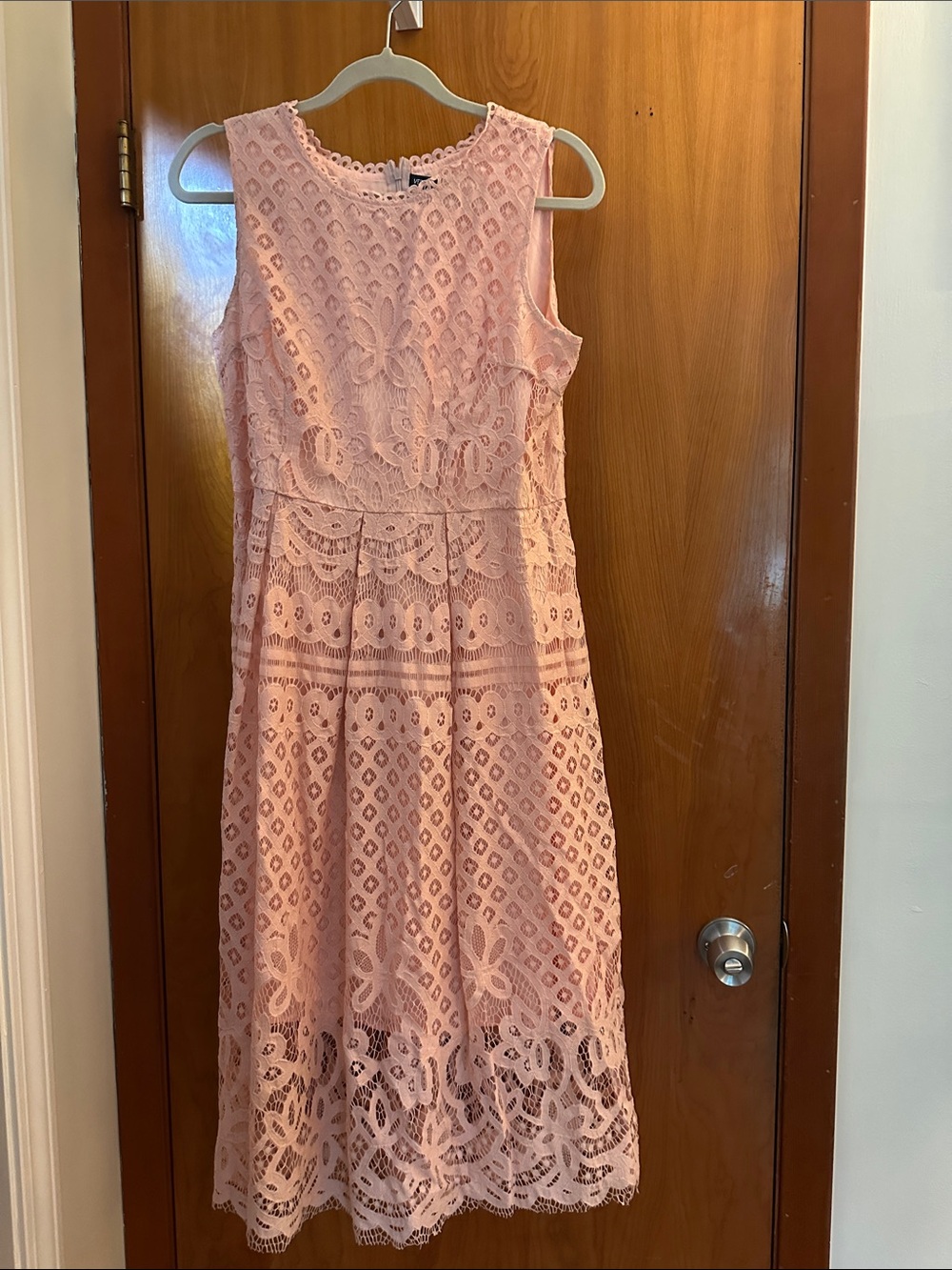 Sleeveless Lace Midi Dress in Blush Peach